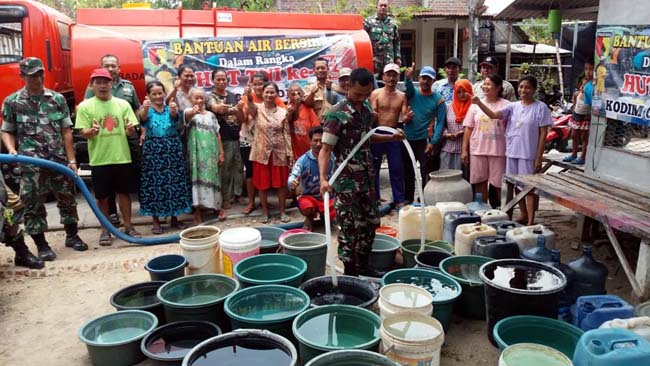 BPBD dan Kodim 0815 Mojokerto Distribusikan Bantuan Air Bersih
