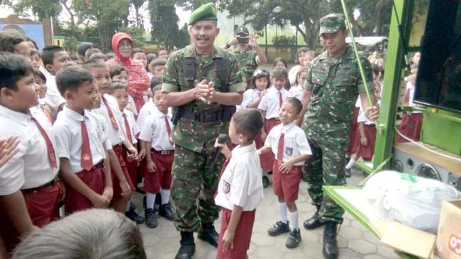 Melalui Simokos, Koramil 081510 Bangsal Ajak Siswa Rajin Membaca Dan Lebih Cinta Tanah Air