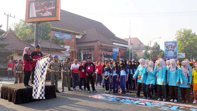 Walikota Mojokerto Berangkatkan 2.890 Peserta Gerak Jalan Pelajar 2019